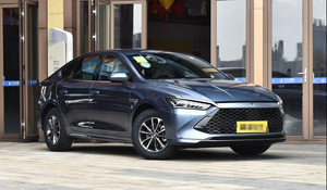 BYD Qin PLUS DM-i 2024 Edición <span class=keywords><strong>Honor</strong></span> DM-i 55KM Tipo Líder - Product Image 3