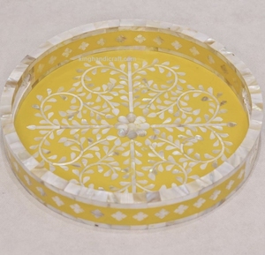 Plateau en nacre pour les célébrations du Ramadan et de l'Aïd |   Plateau de service artisanal de style bohème, design flexible pour les aliments et les boissons - Product Image 2
