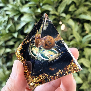 Pyramide en résine de galets de cristal, ornement de bureau artisanal, décoration d'aquarium, statue de Bouddha œil de tigre, cadeau - Product Image 3