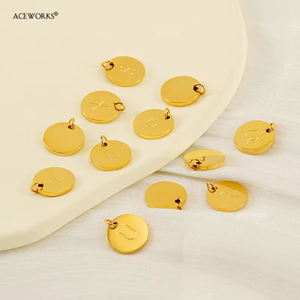 Disco con Letras del Alfabeto de 12 mm |   Colgante Redondo de Acero Inoxidable con Baño de Oro PVD de 18K y Letra Inicial Grabada para la Creación de Joyas - Product Image 3