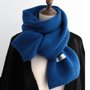 Écharpe longue en soie tricotée unie de style coréen, fabriquée à Hangzhou, pour homme, automne-hiver, chaud et confortable, vente en gros - Product Image 1