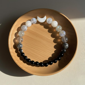 Pulsera Minimalista de Piedra Natural con Forma de Luna, Joyería de Ónix Negro y Piedra Lunar para Uso Diario y Regalo del Día de la Madre - Product Image 1
