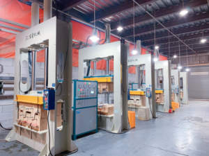 Machine hydraulique <span class=keywords><strong>à</strong></span> haute fréquence de presse <span class=keywords><strong>à</strong></span> chaud <span class=keywords><strong>à</strong></span> direction unique Composants de base de PLC Machines de pressage de bois courbé Panneaux <span class=keywords><strong>à</strong></span> base de bois - Product Image 4