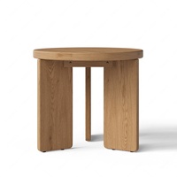 Table basse ronde minimaliste moderne en chêne massif avec trois pieds en bois pour salon
