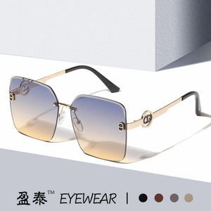 <b>Square</b> Sunglasses Metal <b>Frame</b> UV400 Women Fashionable Street Style - Product Image 1