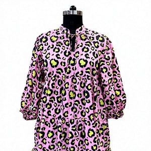 Robe longue décontractée bohème à imprimé léopard avec manches bouffantes, col noué, ourlet évasé, 100 % coton, silhouette trapèze - Product Image 2