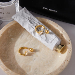 Pendientes de moda sin decoloración de alta calidad, joyería de acero inoxidable de 18K, pendientes de tuerca en forma de C de circón para mujer - Product Image 4