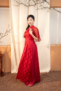 Robe Ao Dai en brocart de soie et mousseline, motif longévité et double bonheur, style célébration de printemps avec détail col anneau KAD26 - Product Image 4