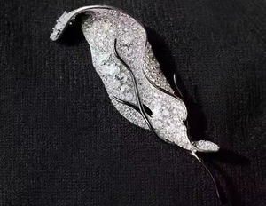 Broche de Plata de Ley 925 con Hoja y Circonita Cúbica Microincrustada, Joyería Única para Mujer, Ideal para Bodas, Fiestas, Regalos y Compromisos - Product Image 4