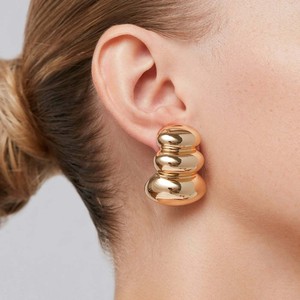 ต่างหูแบบติดหูทรงเรขาคณิต ชุบทอง 18k ทำจากสแตนเลสสตีล สำหรับผู้หญิง แฟชั่นทันสมัย ดีไซน์โดดเด่น ต่างหูไทเทเนียมสตีลคุณภาพสูง เหมาะเป็นของขวัญ - Product Image 3