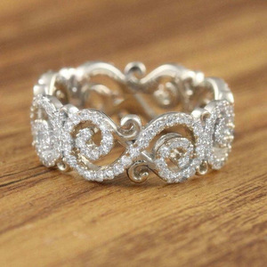 Anello Traforato con Motivi Floreali per Donne, Gioiello da Dito Scintillante e alla Moda - Product Image 3