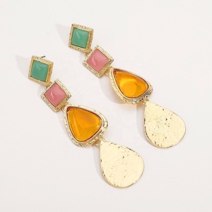 Boucles d'oreilles créoles géométriques en résine tendance de l'été, design irrégulier pour les fêtes, nouvelle collection d'Europe et d'Amérique - Product Image 1