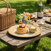 Assiette de dîner en céramique beige gaufrée style rococo français, assiette de présentation vintage en porcelaine avec bordure perlée en dentelle, plat de mariage