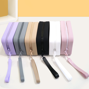 <span class=keywords><strong>Borsa</strong></span> per il Trucco in Silicone di Piccole Dimensioni con Logo Personalizzato, Impermeabile con Cerniera per Articoli <span class=keywords><strong>da</strong></span> Toeletta, Borsetta <span class=keywords><strong>da</strong></span> Viaggio per Donne - Product Image 2