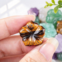 Pendentif en cristal de rose naturel sculpté en forme de fleur, breloque en pierre précieuse en forme de feuille avec trou pour la fabrication de bijoux, cadeau en gros