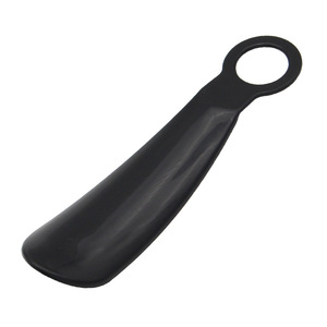 Calzador de Plástico Corto Yinste de 13.9cm, Negro, Portátil, para Facilitar el Calzarse - Product Image 5