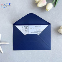 Invitation de mariage estampillée à chaud vert olive, suite d'invitation de mariage format passeport en typographie