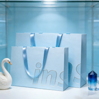 Sacs en papier recyclé de luxe avec logo personnalisé, poignées en ruban, couleur rose, personnalisables pour vêtements, cadeaux et faveurs, impression numérique