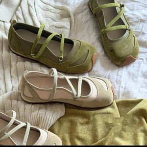 Nouvelles sandales de sport rétro pour femmes 2026 à bout carré, style ballerine, avec brides croisées en tissu respirant et bouche peu profonde, type Mary Jane - Product Image 1