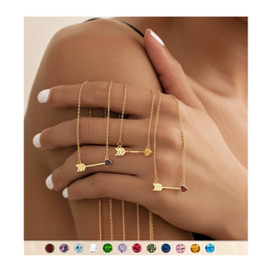 Collar con Piedra de Nacimiento en Forma de Flecha |   Colgante Minimalista de Flecha de Cupido con Zirconia del Mes de Nacimiento, Chapado en Oro PVD de 18K, de Acero Inoxidable para Mujer - Product Image 1