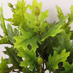 Hojas de Roble Artificiales de Dos Ramas, Planta Artificial de PVC Verde, Decoraciones Colgantes para Bodas, Uso en Interiores, Duraderas - Product Image 1