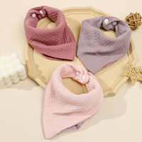 Bavoirs d'hiver pour bébé en gaze de coton pur à quatre couches, absorbants, avec design triangulaire et couleurs assorties, style européen et américain, en promotion