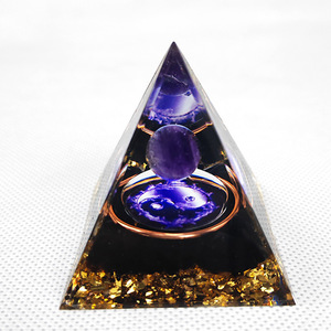 Ornement en résine époxy cristalline en forme de pyramide avec motif Tai Chi, décoration d'intérieur, cadeau artisanal - Product Image 1