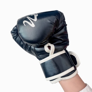 Sangle de poignet en cuir noir pour entraînement de boxe et fitness, de qualité supérieure, avec logo personnalisé, à prix avantageux - Product Image 3