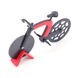 Cortador de Pizza en Forma de Bicicleta de Acero Inoxidable, Rojo, 19X10X3.5 cm, Mango Antideslizante para Uso en Repostería Casera - Product Image 3