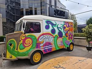 รถขายอาหารเคลื่อนที่ Panini Grill และกาแฟเอสเพรสโซ พร้อมเคาน์เตอร์บริการครบวงจรสำหรับธุรกิจอาหารเช้าและอาหารกลางวันแบบนำกลับบ้าน - Product Image 4