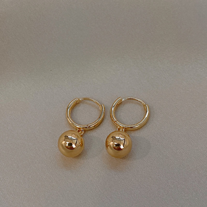 เอซเวิร์คส์ ฮักกี้ ฮูปต่างหูรูปหัวใจชุบทอง 18K PVD สแตนเลสสตีล รุ่น ERS75405 |   ทันสมัย เรียบง่าย ป้องกันอาการแพ้ - Product Image 6