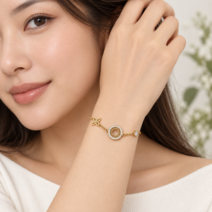 Pulsera de Acero Inoxidable con Diseño de Llave Griega Dorada y Zirconia, Baño de Oro de 14K al Vacío, Cadena con Acentos Florales - Product Image 5