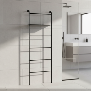 Elegante Toallero Negro con Forma de Escalera, Construcción de Hierro y Estante de Almacenamiento para Colgar Toallas y Artículos de Baño - Product Image 1
