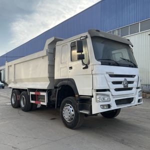 <span class=keywords><strong>Sinotruk</strong></span> HOWO <span class=keywords><strong>8X4</strong></span> 375HP Camion à benne basculante lourd à 12 roues Diesel Euro 3 Caméra arrière à direction gauche HW19710 d'occasion pour les ventes minières - Product Image 6