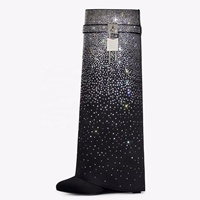 Bottes longues pour femmes à talon compensé, à bout pointu, à enfiler, avec décoration en métal 'Shark Lock', entièrement ornées de strass et à empiècements