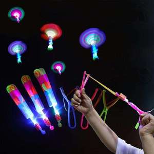 Tirachinas LED Luminoso para Niños, Juguete de Exterior con Flecha de Goma Voladora, Tirachinas con Luz, Juguete Volador de Bambú con Forma de Libélula - Product Image 1