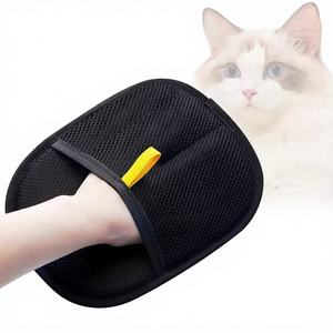 ถุงมือกำจัดขนสัตว์เลี้ยง ดีไซน์ตาข่ายสีดำ สำหรับกำจัดขนแมวและสุนัขบนเตียง โซฟา เสื้อผ้า เครื่องมือทำความสะอาด - Product Image 5