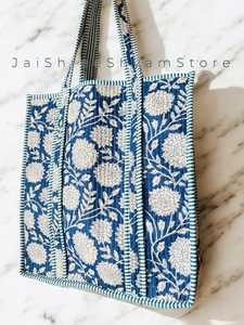 Sac fourre-tout matelassé en coton imprimé à la main avec motif floral, doublure douce, conçu pour un transport quotidien confortable, vie durable - Product Image 5
