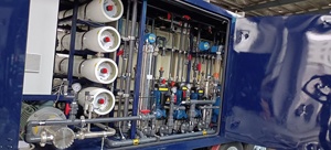 Machinerie mobile de traitement d'<span class=keywords><strong>eau</strong></span> par osmose inverse avec moteur PLC pour terminaux de croisière 3000L/heure, connexion à l'alimentation terrestre, interface bilingue - Product Image 5