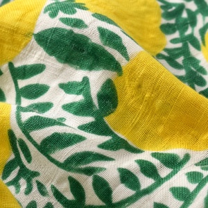 Serviette en coton à motif citron imprimé, 70x70cm, forme carrée, style méditerranéen, décoration de table, faite à la main, lavable en machine - Product Image 3
