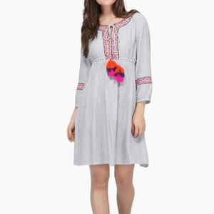 Vestido de Lino OEM de Verano, Estilo Boho, con Bordado Floral-Geométrico, Vestido de Algodón Mini con Capas y Borlas - Product Image 1