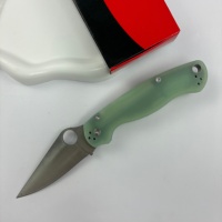Le C81 est un couteau pliant EDC à lame unique, doté d'un manche texturé antidérapant et d'un trou pour le pouce pour une ouverture facile d'une seule main.