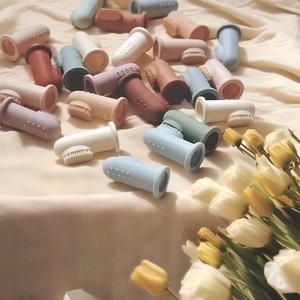 2025 nouveaux enfants sécurité doigt ensemble <span class=keywords><strong>brosse</strong></span> <span class=keywords><strong>à</strong></span> <span class=keywords><strong>dents</strong></span> <span class=keywords><strong>bébé</strong></span> bouche nettoyant Silicone doigt <span class=keywords><strong>brosse</strong></span> <span class=keywords><strong>à</strong></span> <span class=keywords><strong>dents</strong></span> pour <span class=keywords><strong>bébé</strong></span> 0-<span class=keywords><strong>1</strong></span>-2 ans 6 mois - Product Image 4