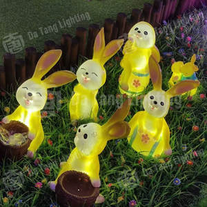 Lámpara decorativa con motivo de conejo feliz al aire libre IP65 para iluminación de festival de paisaje de césped de camino de jardín - Product Image 1