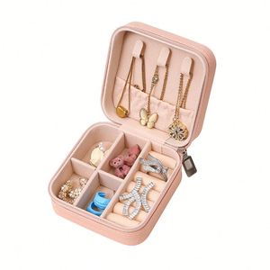 Mini Joyero Portátil, Organizador de Joyas para Mujeres y Niñas, Estuche de Almacenamiento para Anillos, Aretes, Collares y Pulseras - Product Image 1