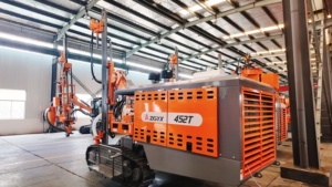 Foreuse hydraulique sur chenilles diesel ZEGA ZGYX452 UNIQUE avec système de dépoussiérage intégré pour le forage de minerai et le forage moteur - Product Image 2