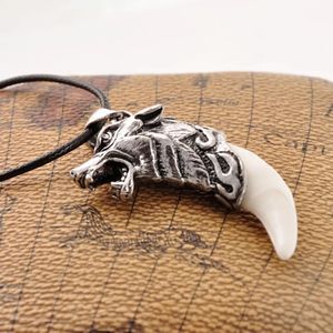 Collier à pendentif de dents de loup pour hommes et femmes, bijou Punk en forme de chien, amulette, chaîne tendance - Product Image 5