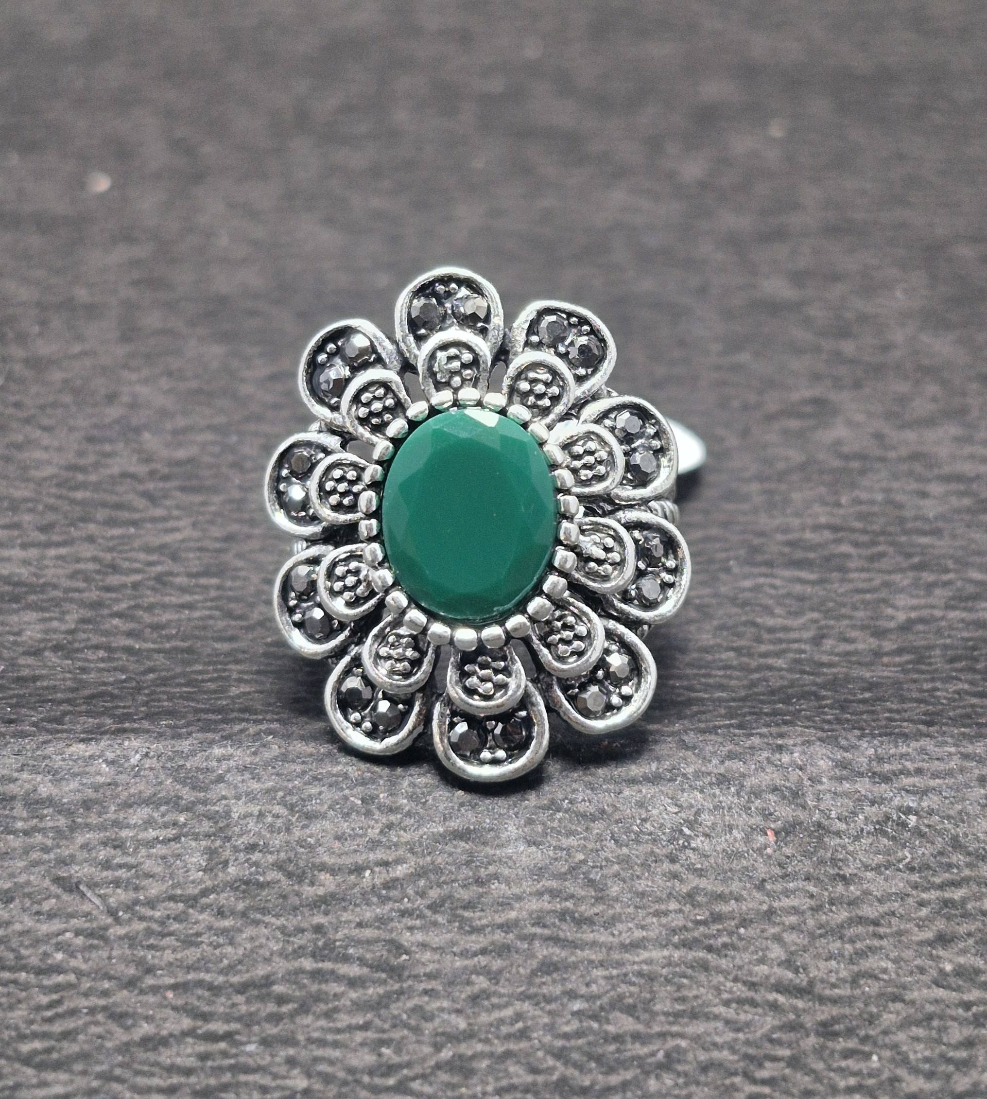 สีเขียว