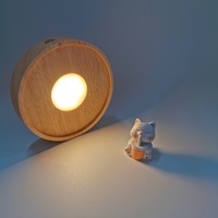 Base de lampe LED en bois à brancher pour diffuseur d'arômes de chambre à coucher, design moderne avec fonction 3D et porte-gobelet en cristal
