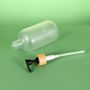 Botella de plástico PET transparente esmerilado de 500ml, bomba de loción negra, tapa de bambú, embalaje cosmético serigrafiado - Product Image 4